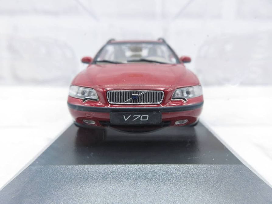 1/43 ミニカー　ボルボvolvo V70レッド　ディーラー正規品モデルカー Amazon.co.jp: ミニカー 1/43 ボルボ V70 レッド ディーラー正規